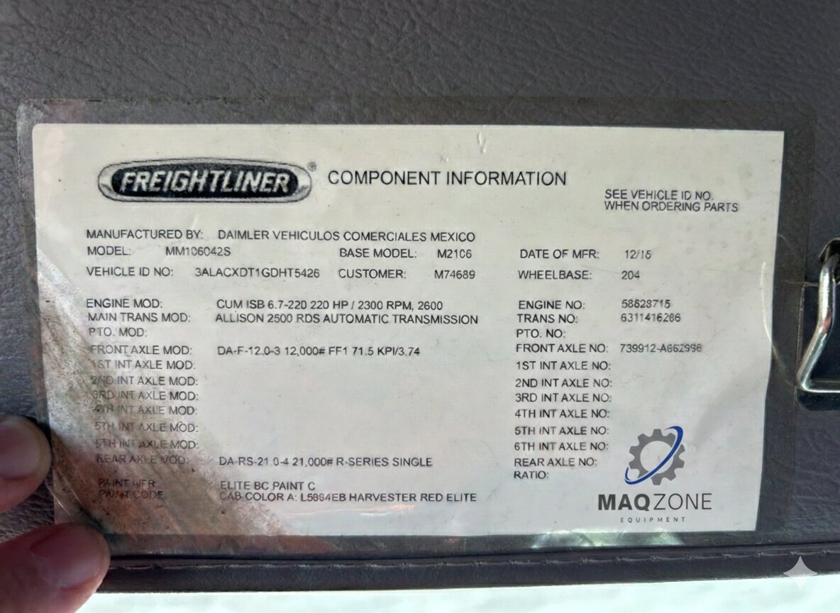 Camión Freightliner M2 106 4x2 Caja Refrigerada vista 3